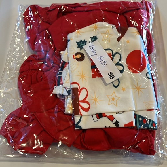 3 piece Christmas outfit.  Red top, Santa & Christmas tree leggings & scarf - Picture 12 of 12